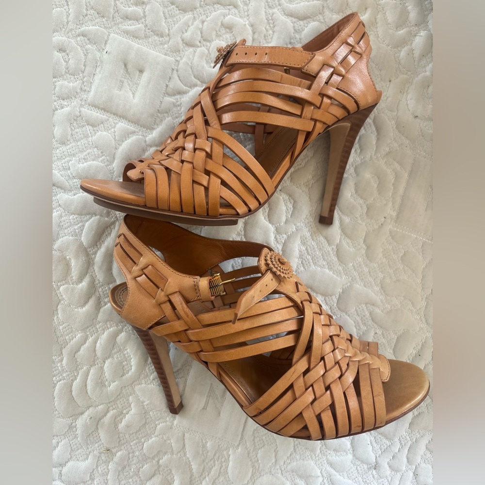 Beautiful Tory Burch sandals with heels